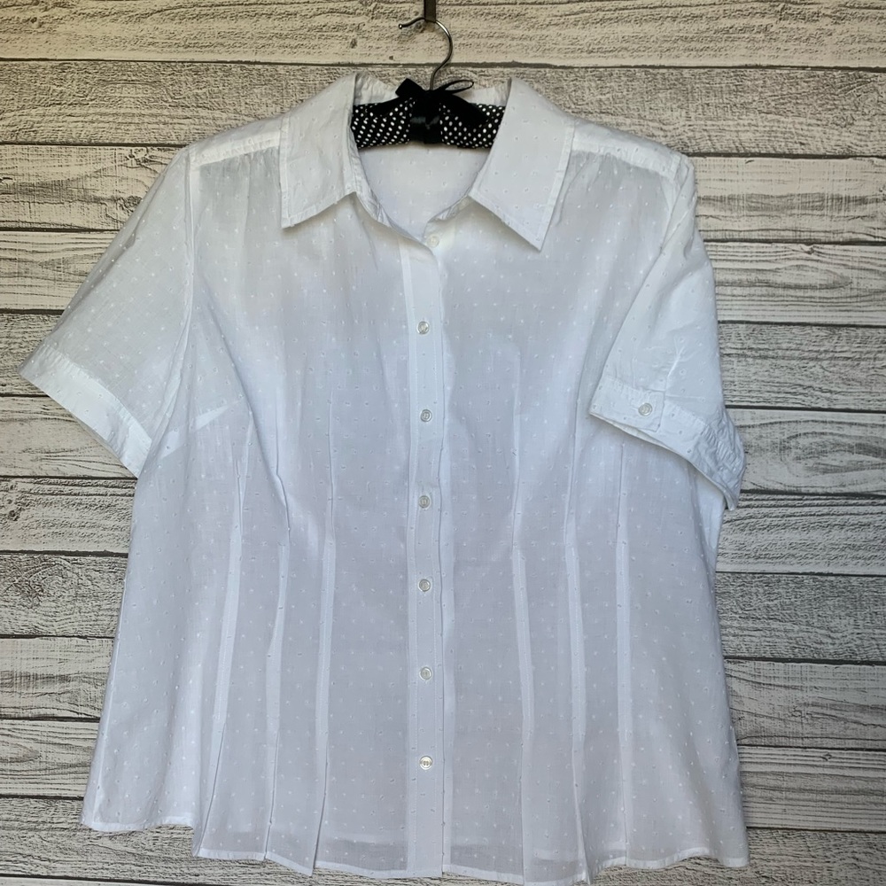 White tailored sort sleeve blouse